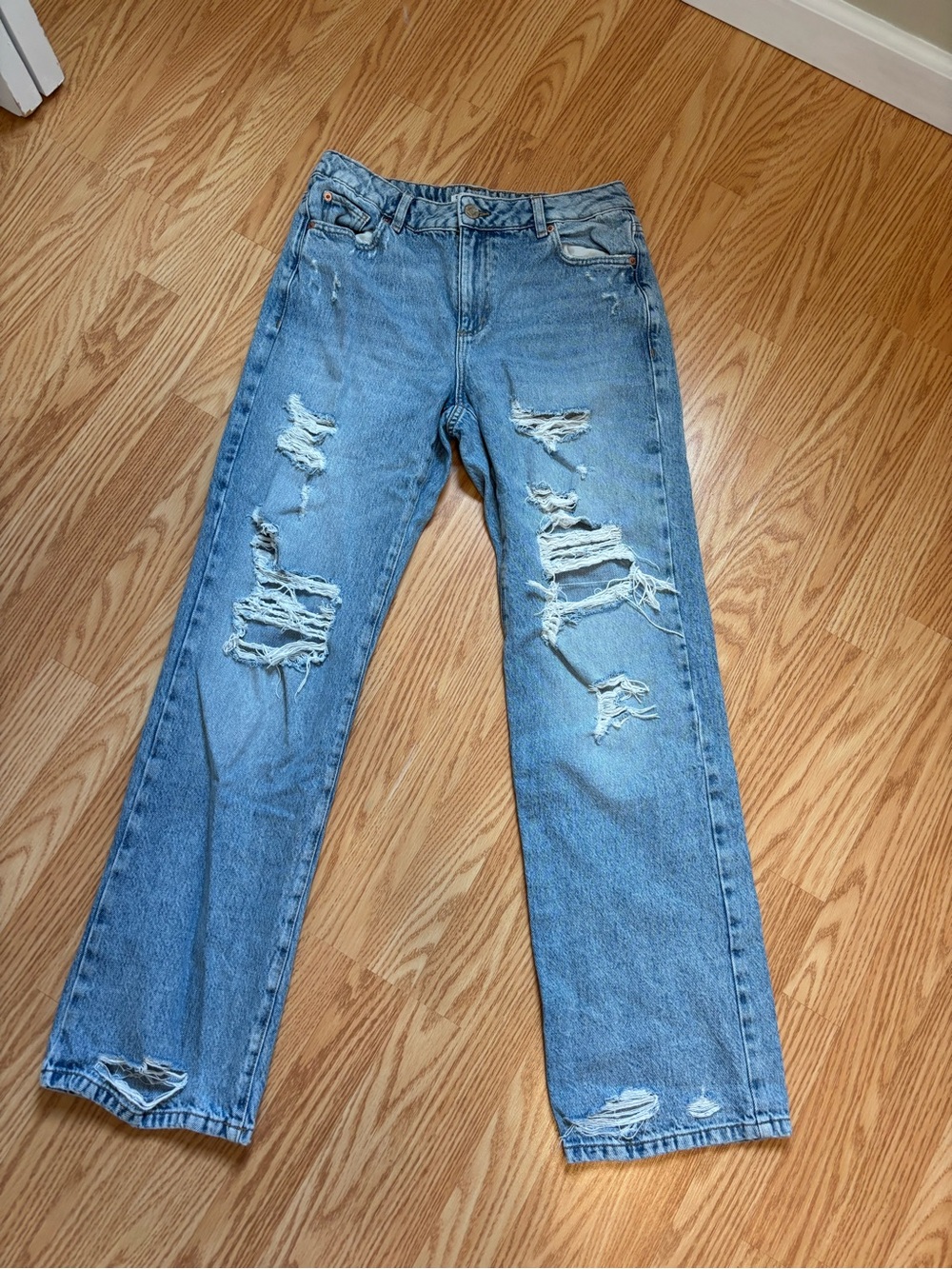 Garage Women’s 90s Straight Light Wash Blue Distressed Denim Jeans 5-Pocket